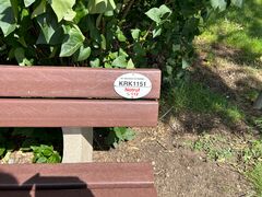 Beschilderung auf Sitzbänken kann auch bei Waldbränden helfen